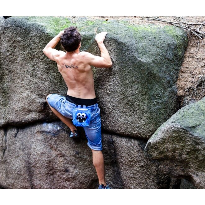 Crafty Climbing Blue Five Toothed Monster magnesitbeutel