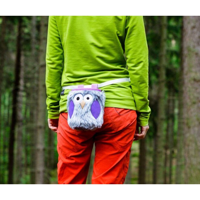 Crafty Climbing Lavender Furry Owl magnesitbeutel