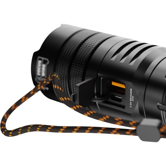 Xtorm Flashlight Powerbank - 10500 mAh Taschenlampe Ladegerät